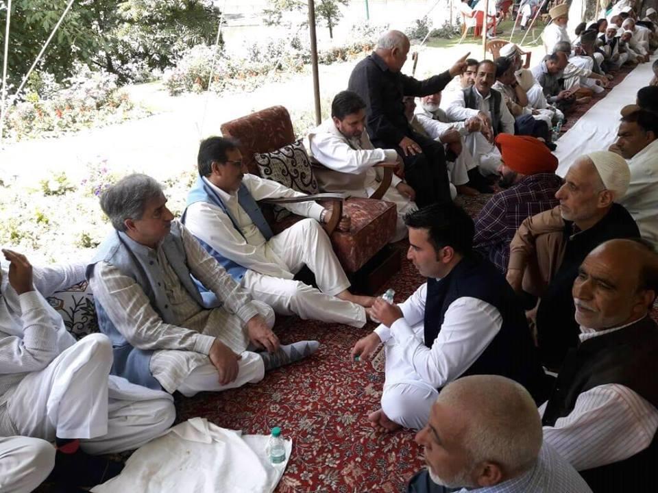 Top politicians, babus, police officials, other public functionaries attend chaharum of Altaf Bukhari’s mother